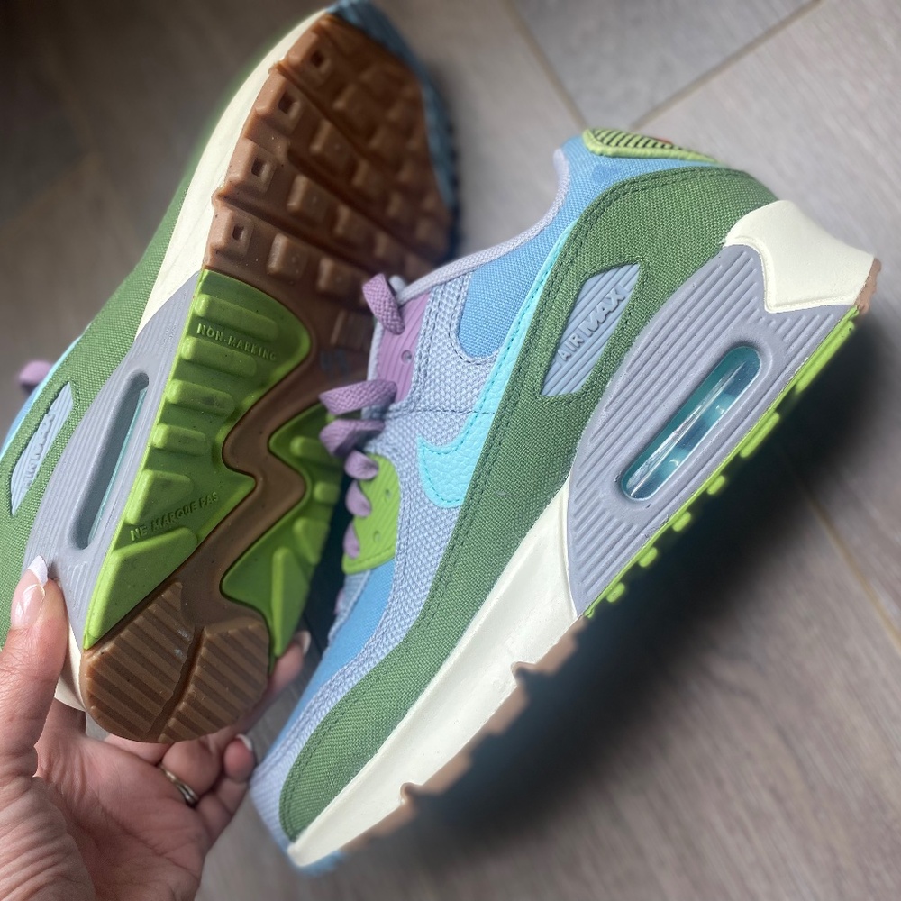 Nike Kids Sneakers in Light Blue, Green, Lavender, Brown